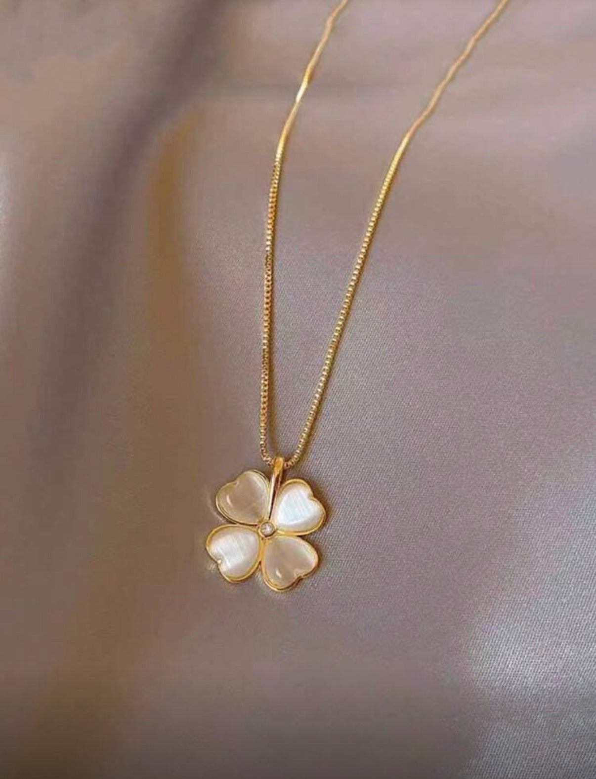 Gold Heart Petal Necky