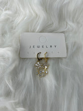 Load image into Gallery viewer, Small Flower Drop Earrings

