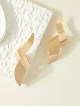 Load image into Gallery viewer, Twist Earings
